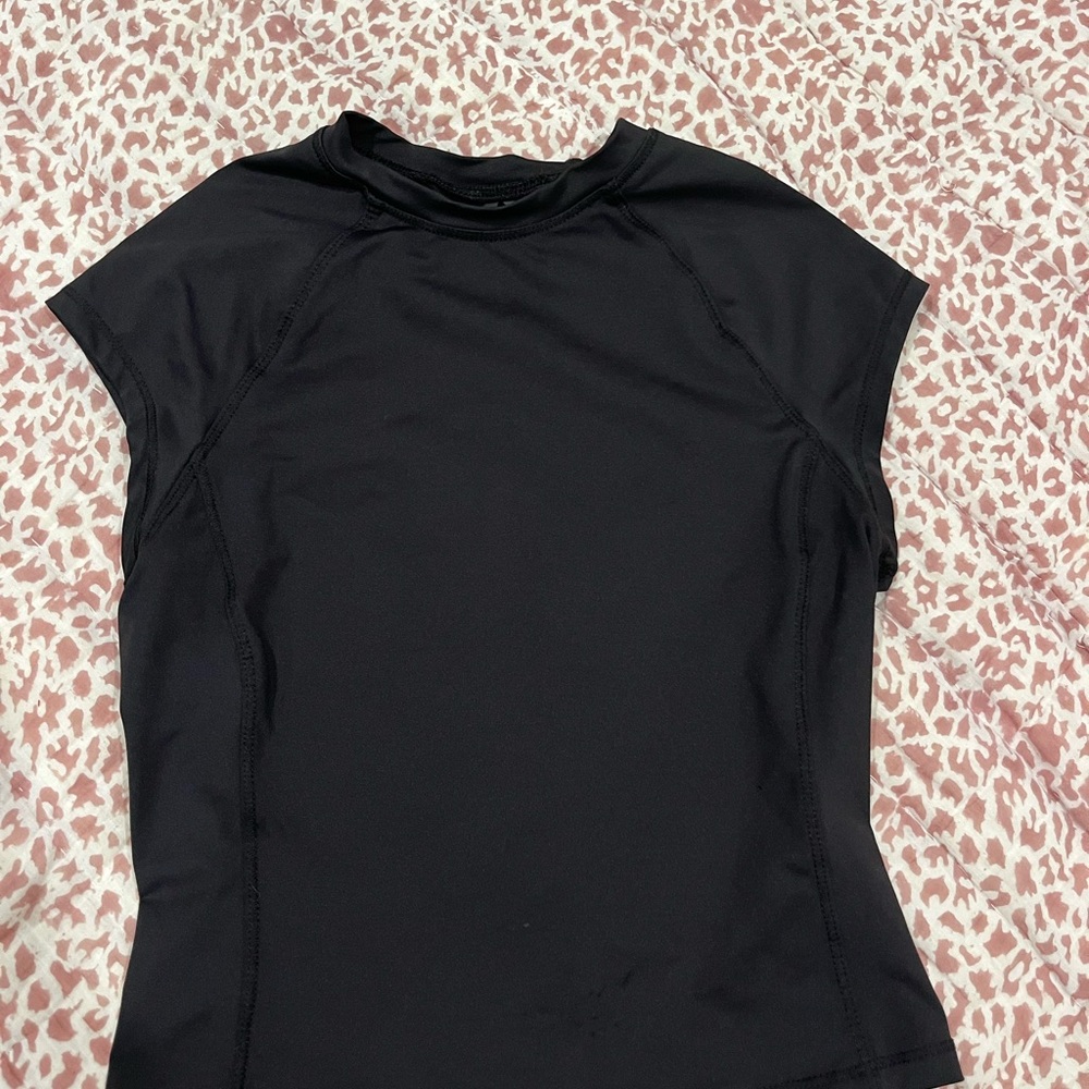 SKIMS Black Short Sleeve work out Tee